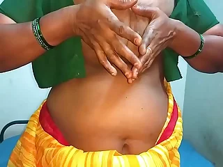 desi aunty showing her confidential and moaning